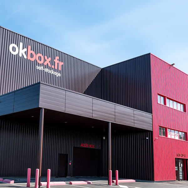 Okbox Laval facade photo du centre de self stockage de Laval vu de l'extérieur